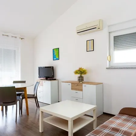 Ferienwohnung Fur 4 Personen Ca 40 Qm In Medulin, Istrien Sudkuste Von Istrien - B60180